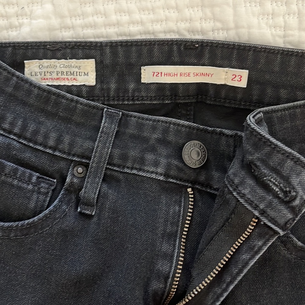 Levi’s black jeans